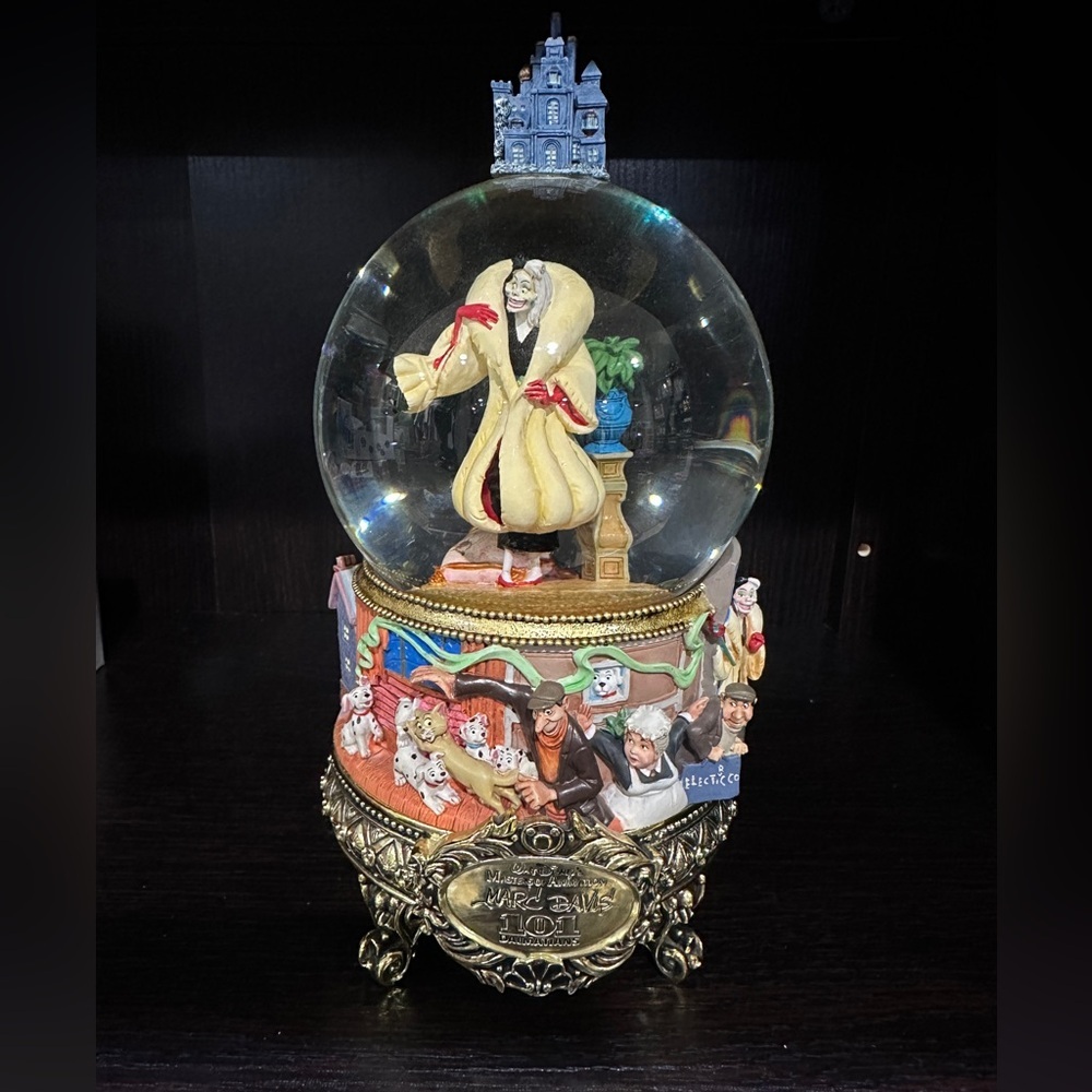 Walt Disneys Masters of Animation: Marc Davis '101 Dalmations Musical Snow Globe